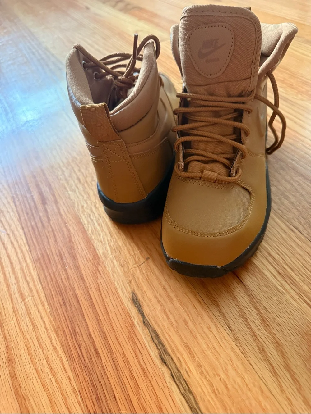 Nike Boys Brown/Tan Trail Boots size 4.5